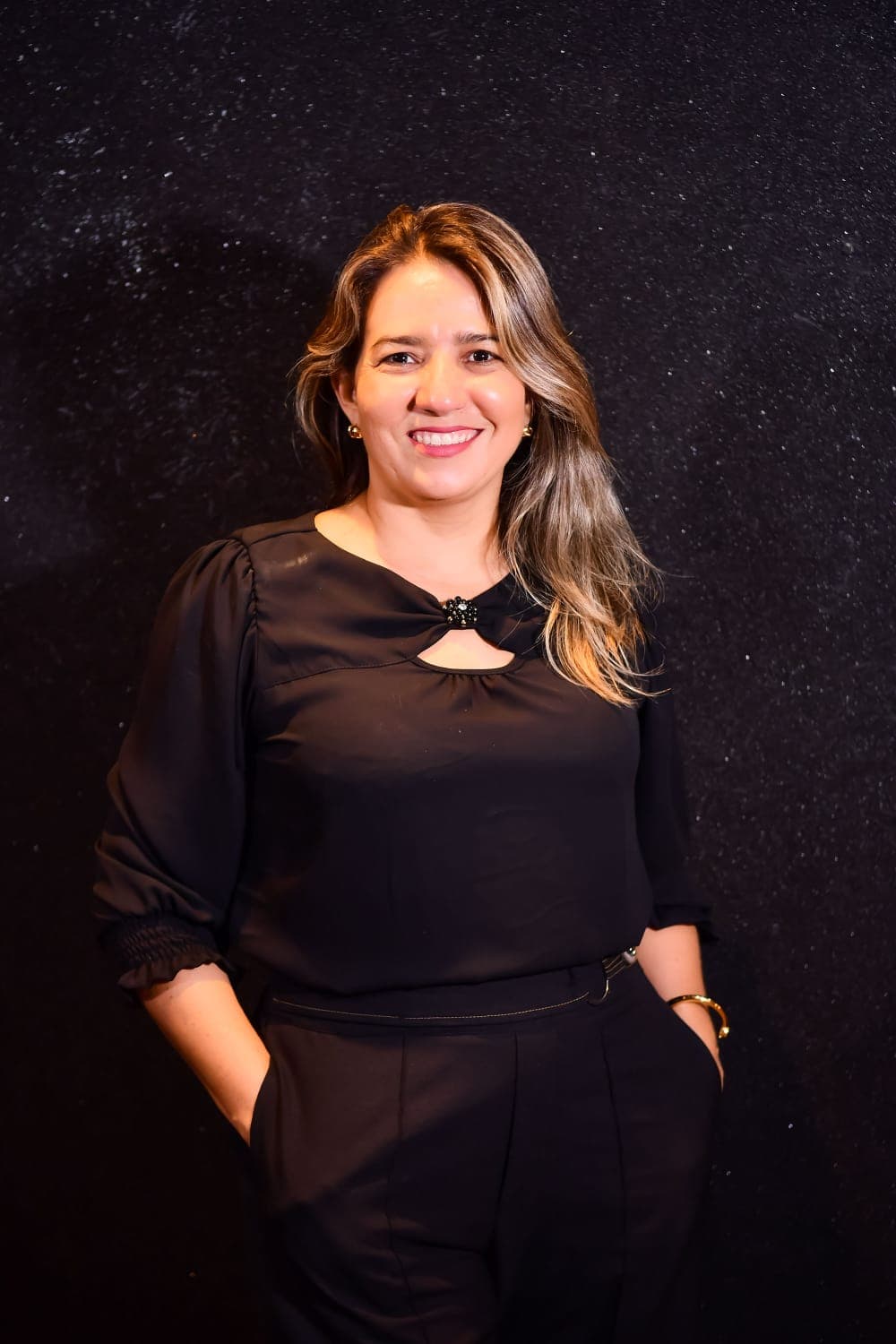 Alciellen, consultora comercial da J&R Concretos
